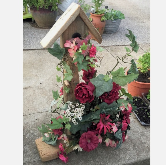 ***SOLD*** Driftwood Birdhouse Late Summer Burgundy Reds Floral Arrangement - Picture 9 of 9